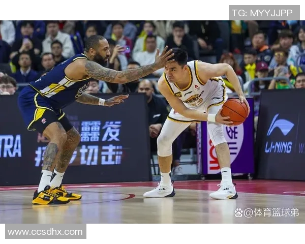 任骏飞领衔球队奋战新赛季展现篮球风采与拼搏精神的精彩瞬间